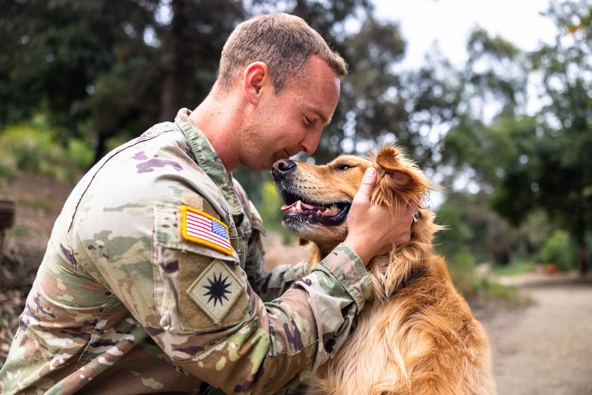 US Army Veteran Reunites with his Golden Retriever Dog and holds his face